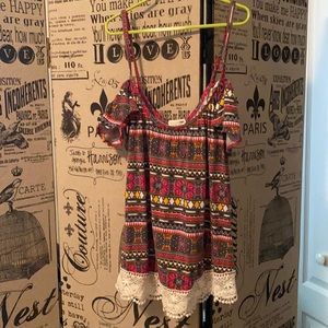 3/$12 SALE🌈LA hearts cold shoulder shirt
